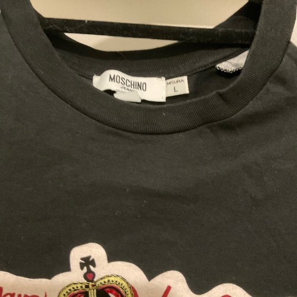 Moschino - God save the queens VINTAGE Black and Gray Graphic T-Shirt - Picture 3 of 10